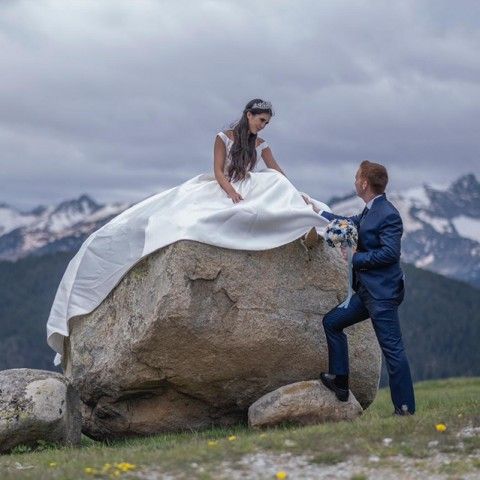 Bride and groom who love mountains
