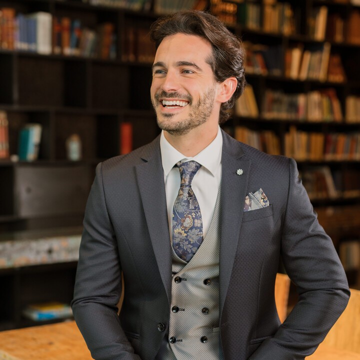 Los novios de Roberto Vicentti en moto