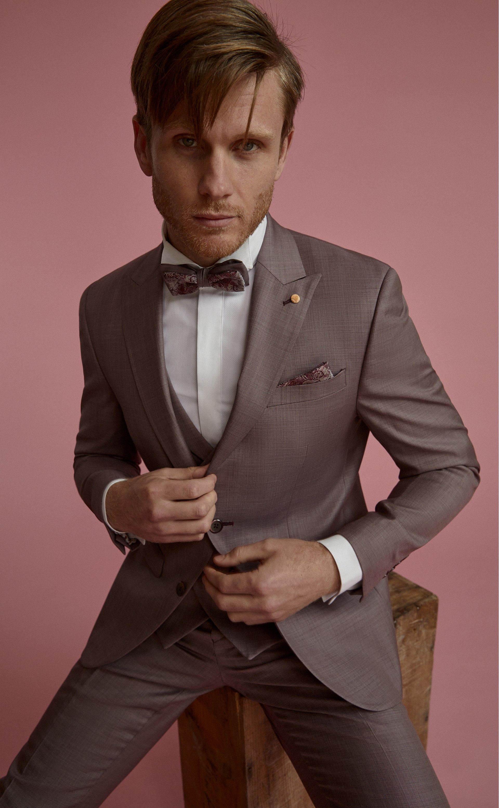 Traje de novio Feel burdeos 77.23.510