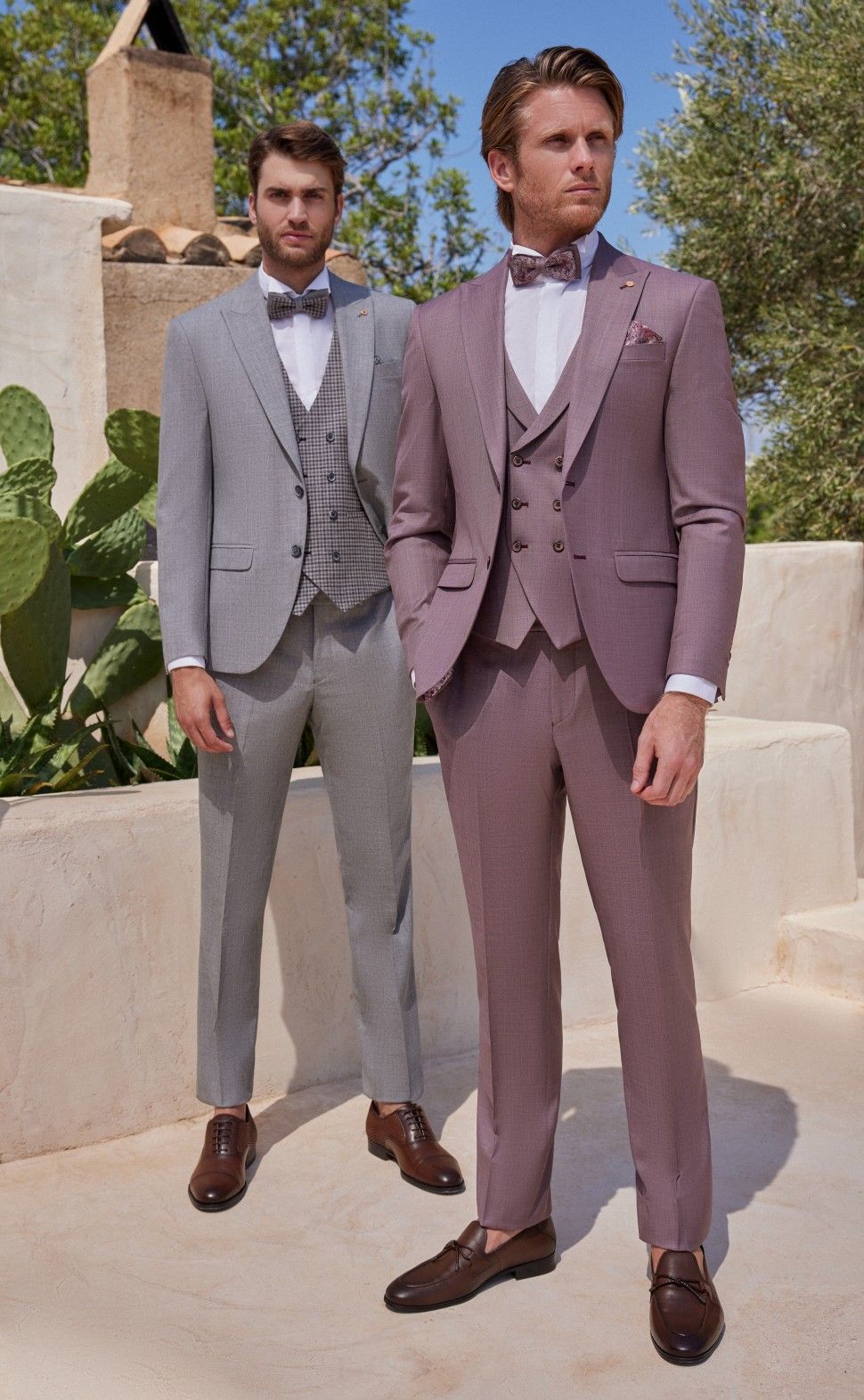  The best groom's suits for a colourful winter wedding