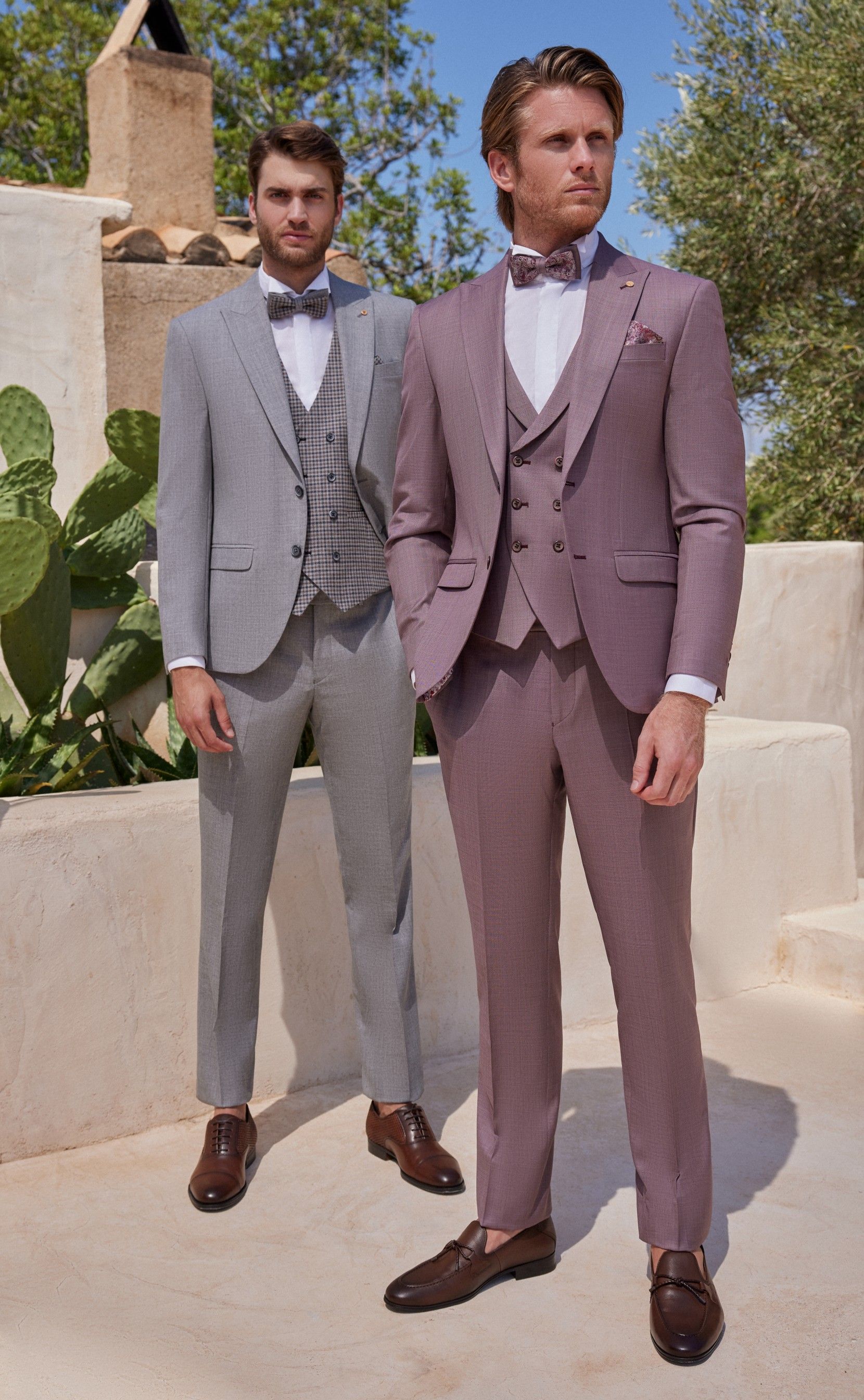 Los mejores trajes de novio para una boda de invierno colorida