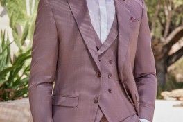 The best groom's suits for a colorfull wedding