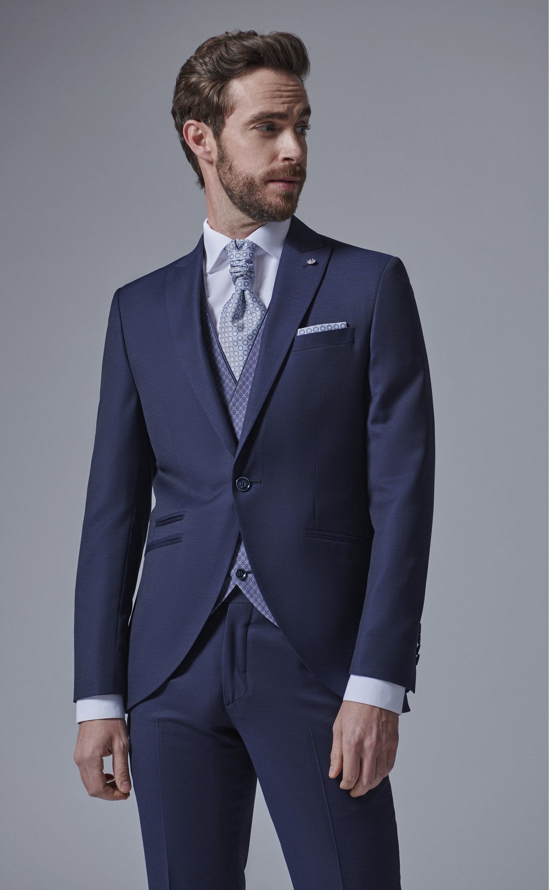 Traje de novio ETERNAL azul oscuro 06.24.300