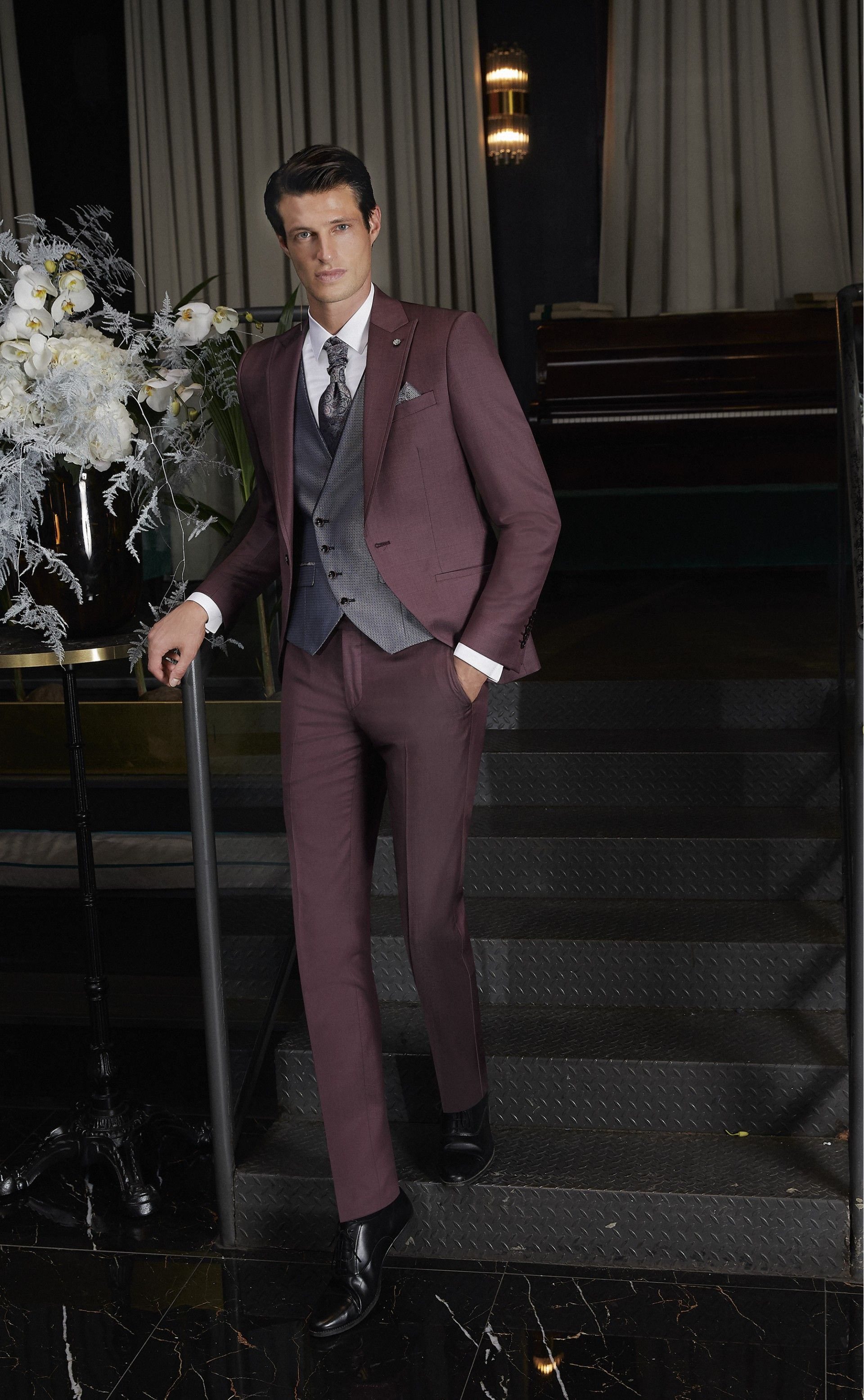 Traje de novio ETERNAL burdeos 26.24.510