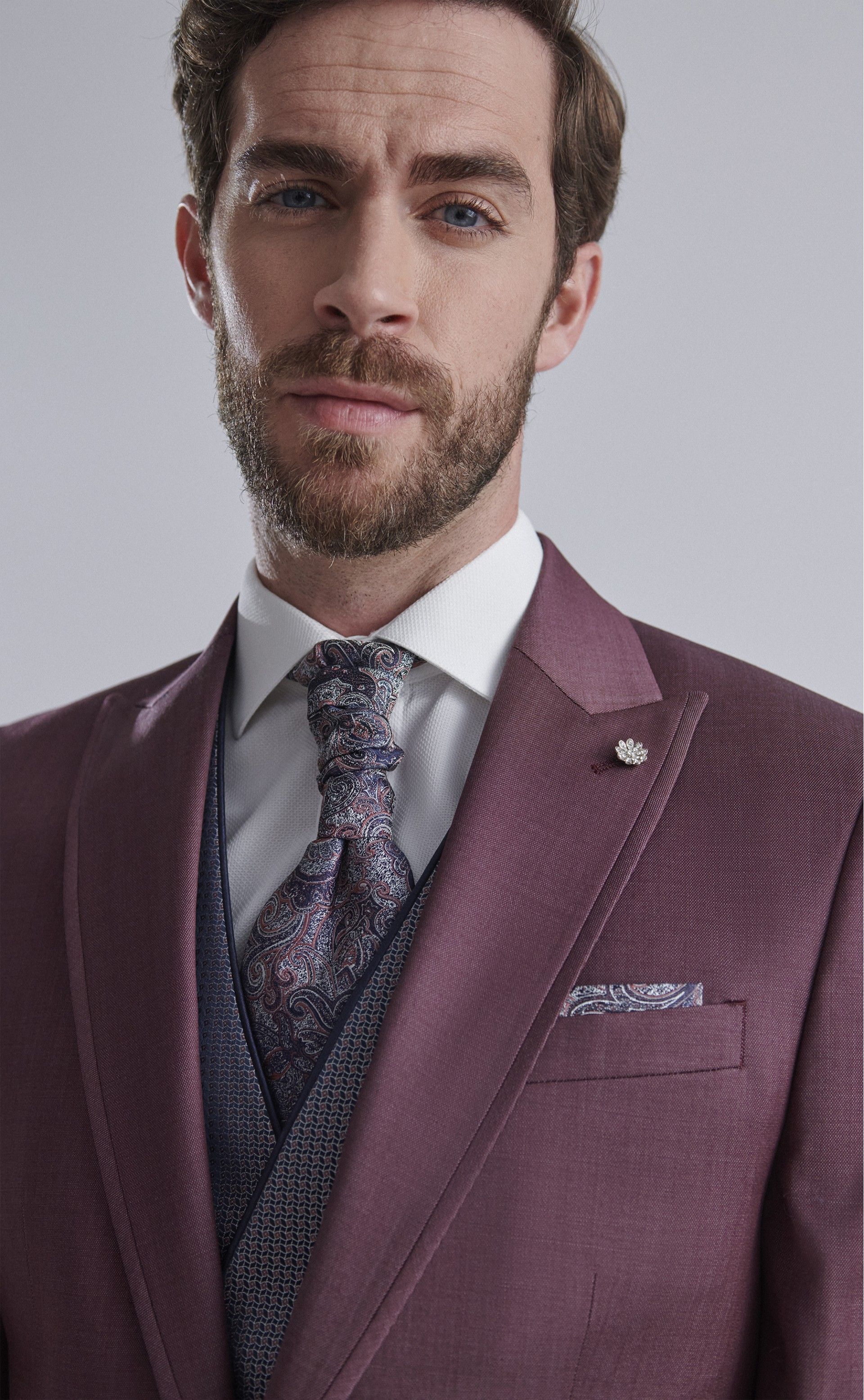 Traje de novio ETERNAL burdeos 26.24.510