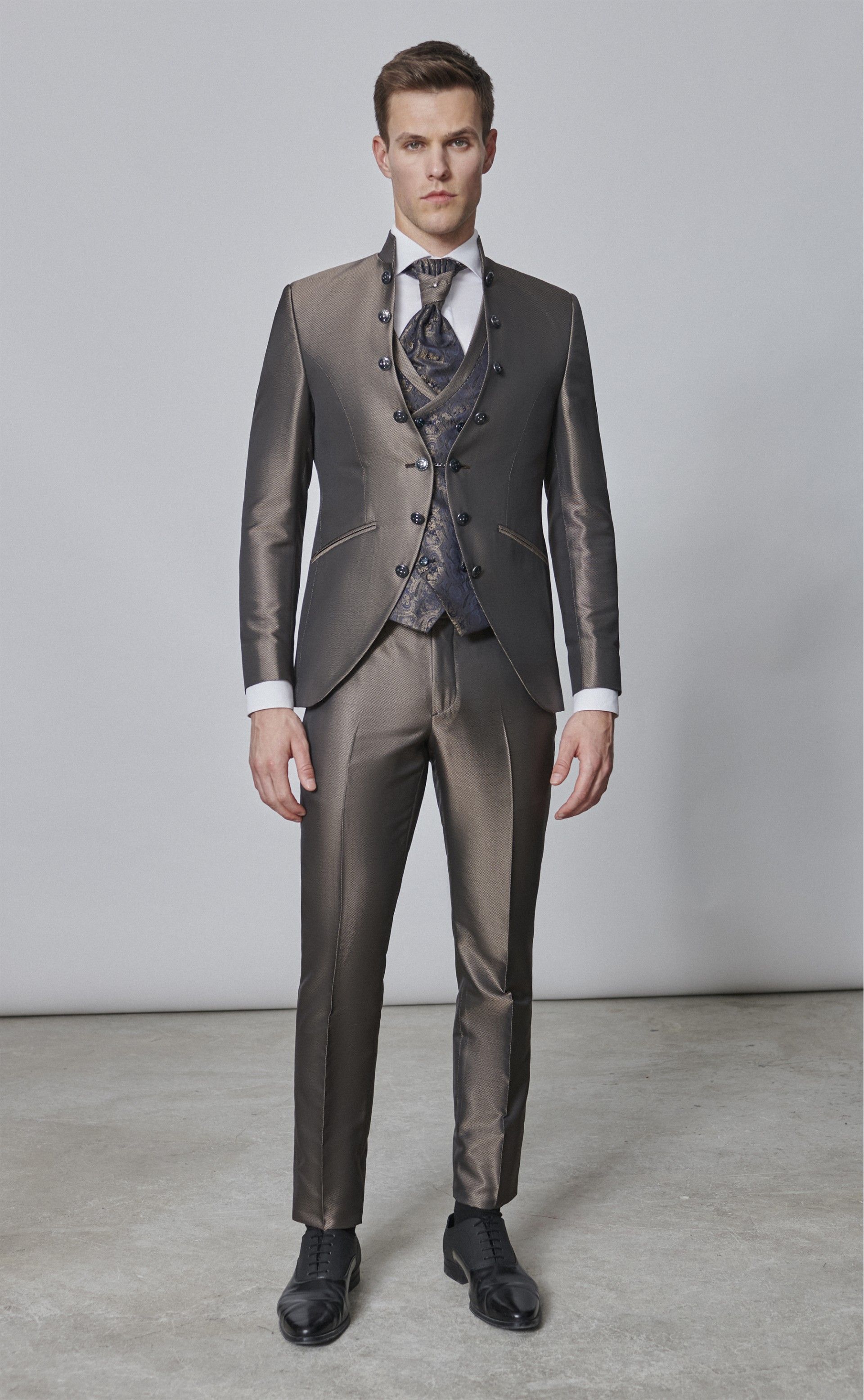 Beige groom suit WEDDING 43.24.710
