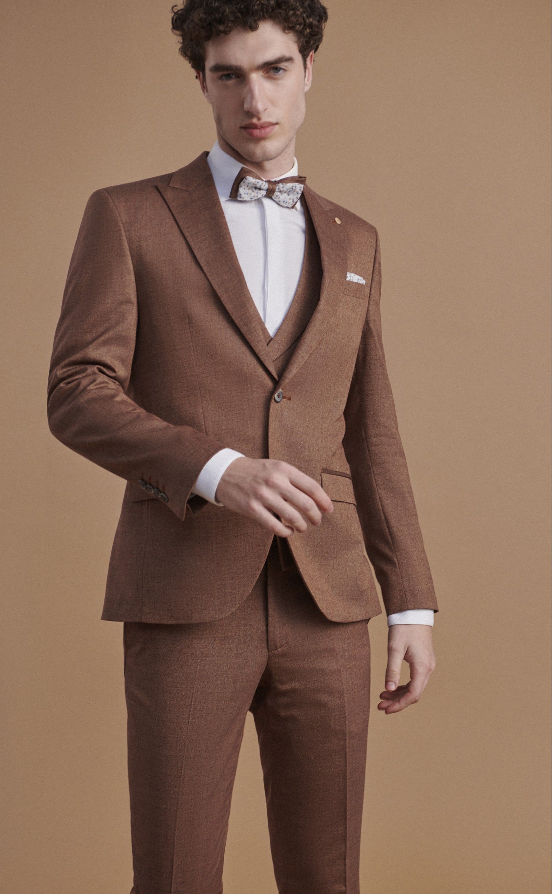 Traje de novio FEEL burdeos 76.24.780