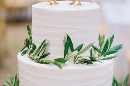 Cake Toppers: How to Choose the Best for Your Wedding