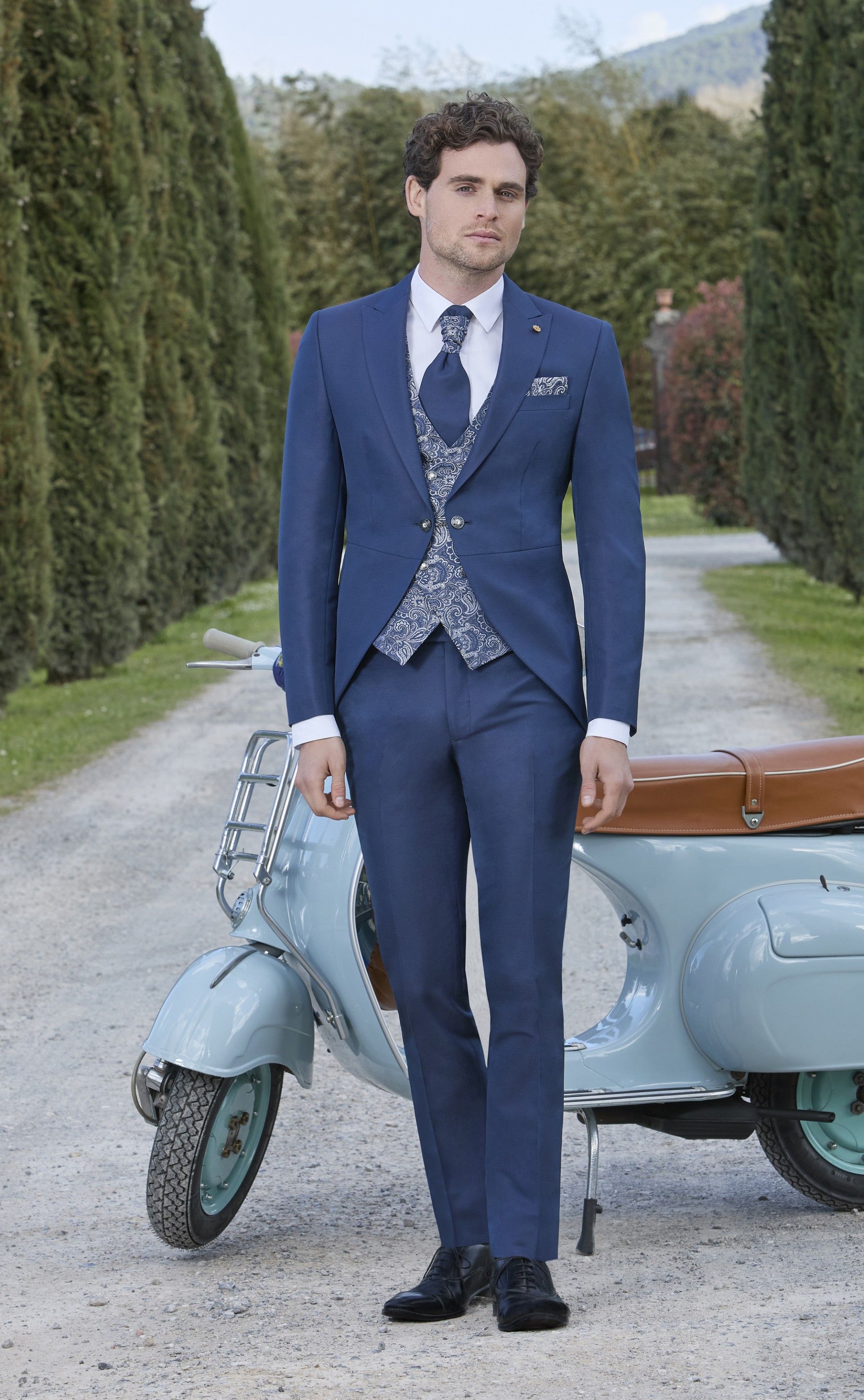 Dark blue Groom's Tuxedo 44.25.310A