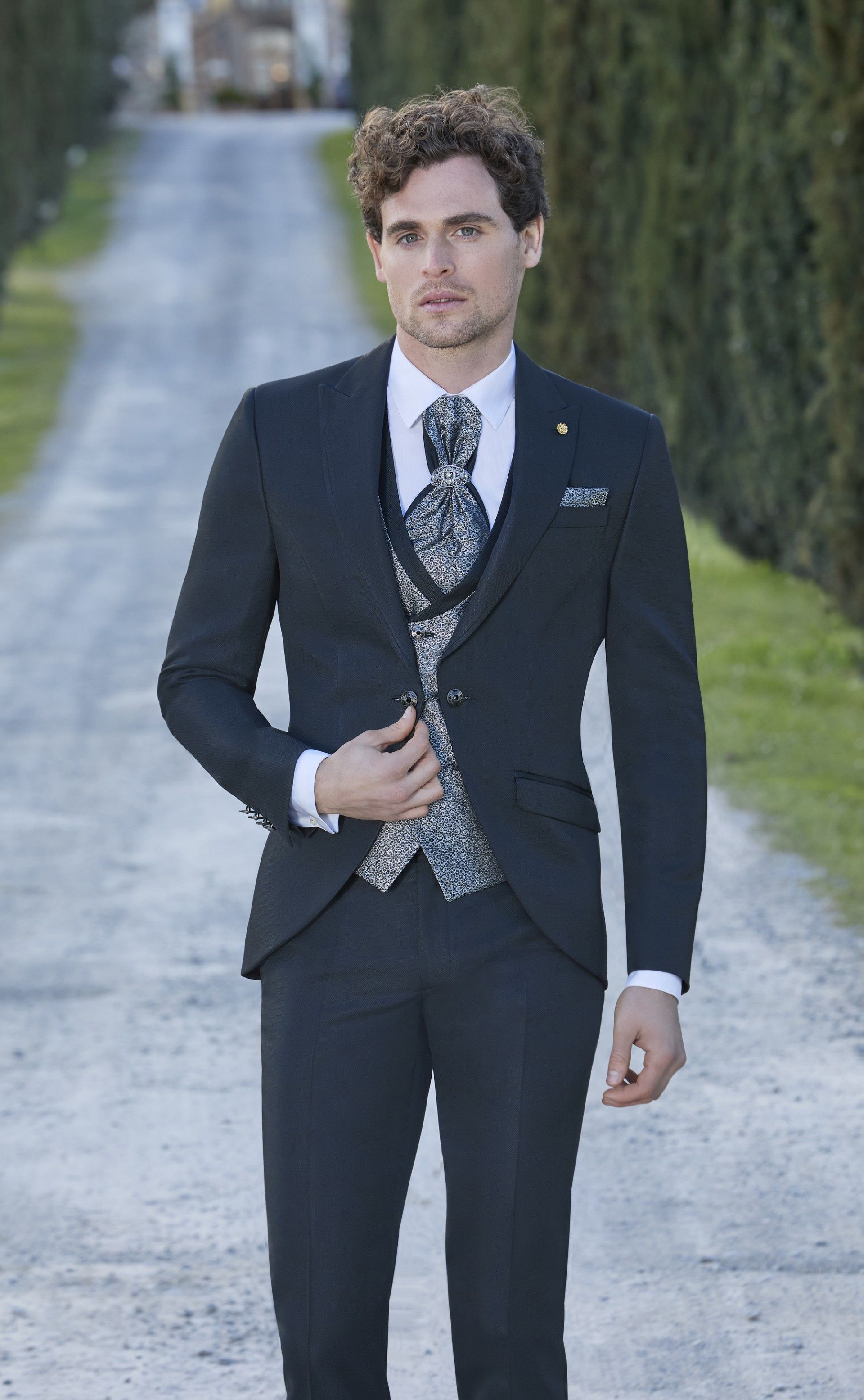 Costume complet de Marié Noir brillant 63.25.000