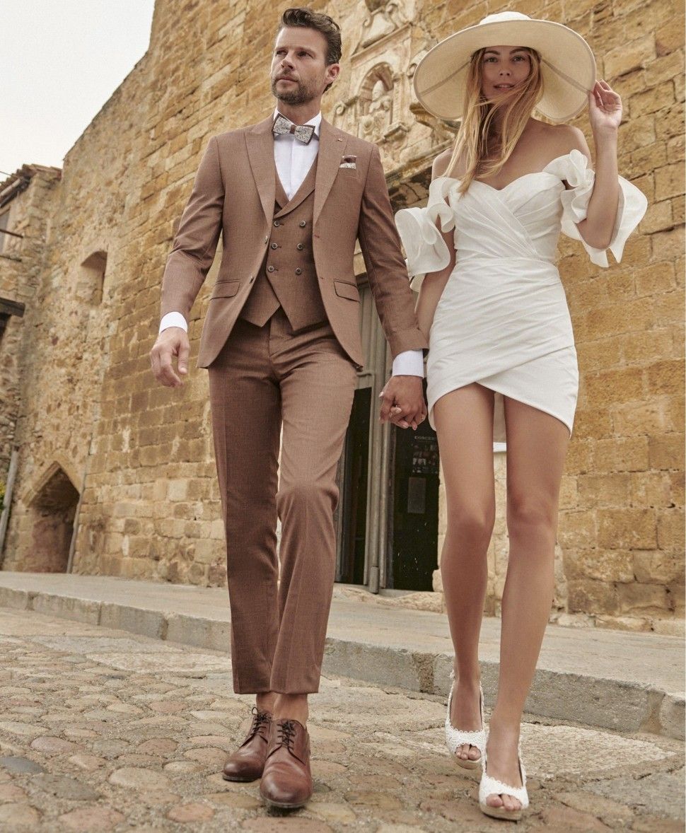 Casual Elegance Under the Sun: Dressing for an Outdoor Wedding