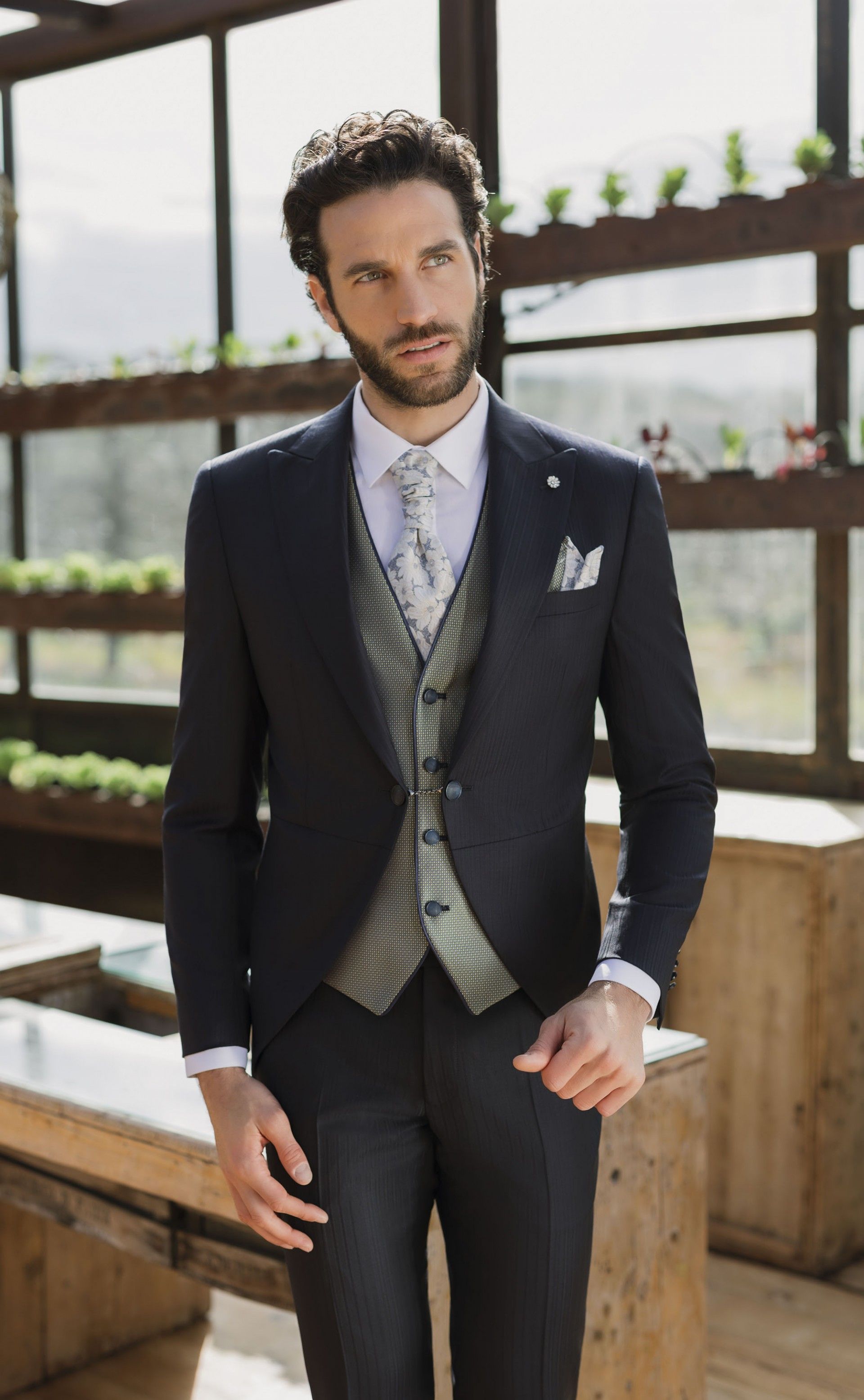 Traje de novio azul oscuro de lana con rayas ? Tejido Reda 08.26.300