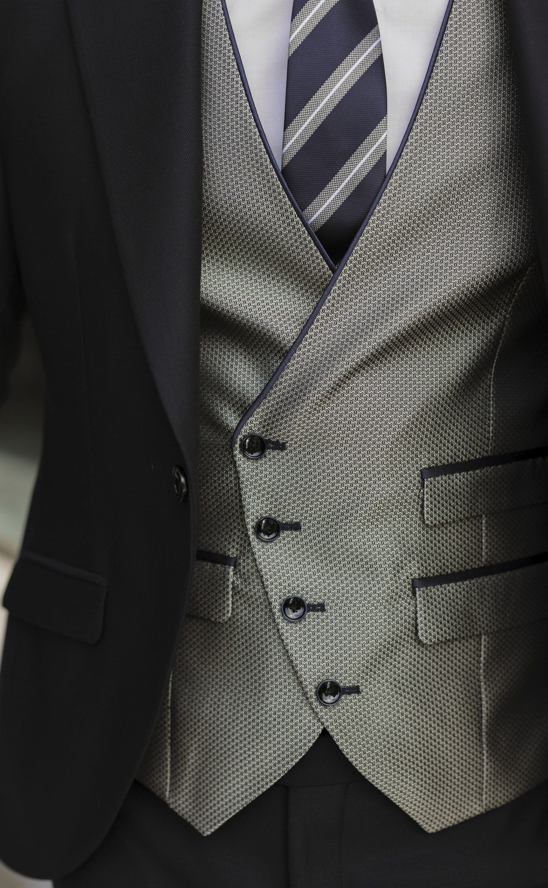 Traje de novio azul oscuro de lana ? Tejido Reda 09.26.300