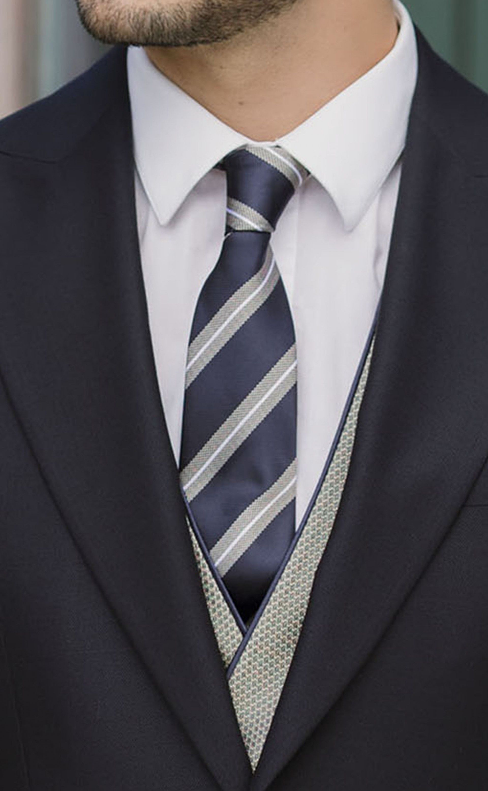 Traje de novio azul oscuro de lana ? Tejido Reda 09.26.300