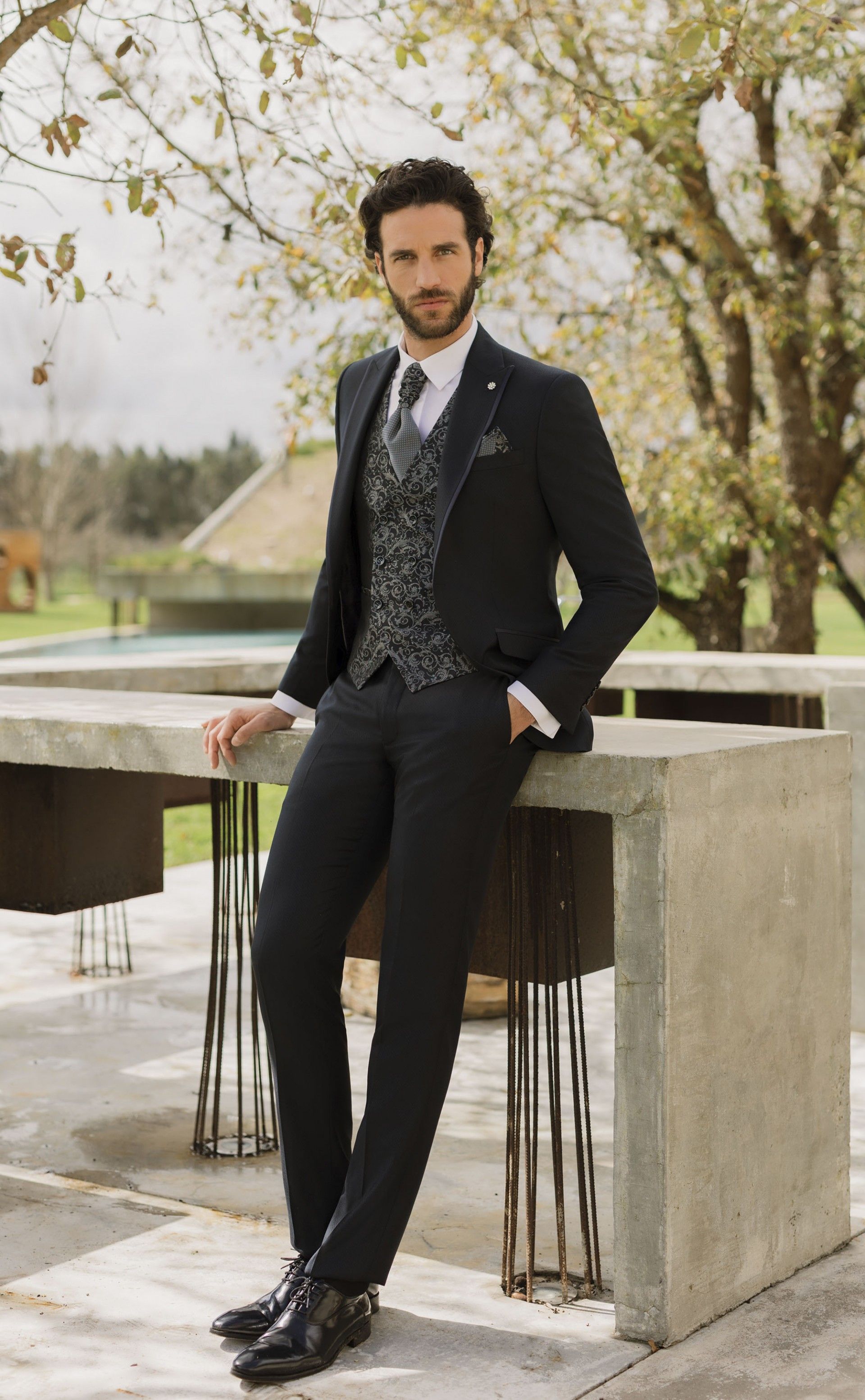 Dark Blue Wool Groom Suit with Micro Pattern ? Reda Fabric 15.26.300