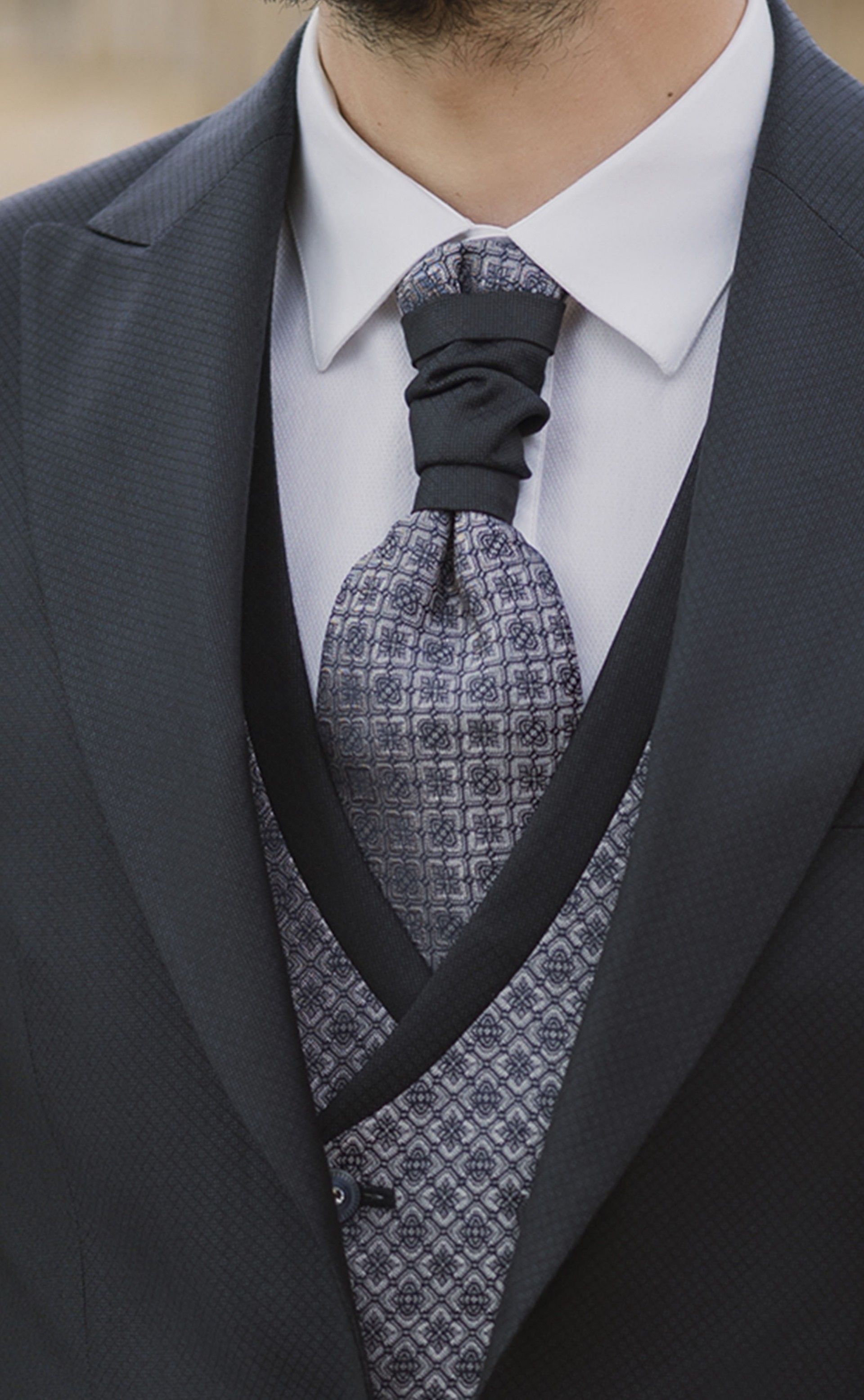 Costume de marié bleu foncé en laine et soie à micro-motif ? Tissu Tallia di Delfino 17.26.300