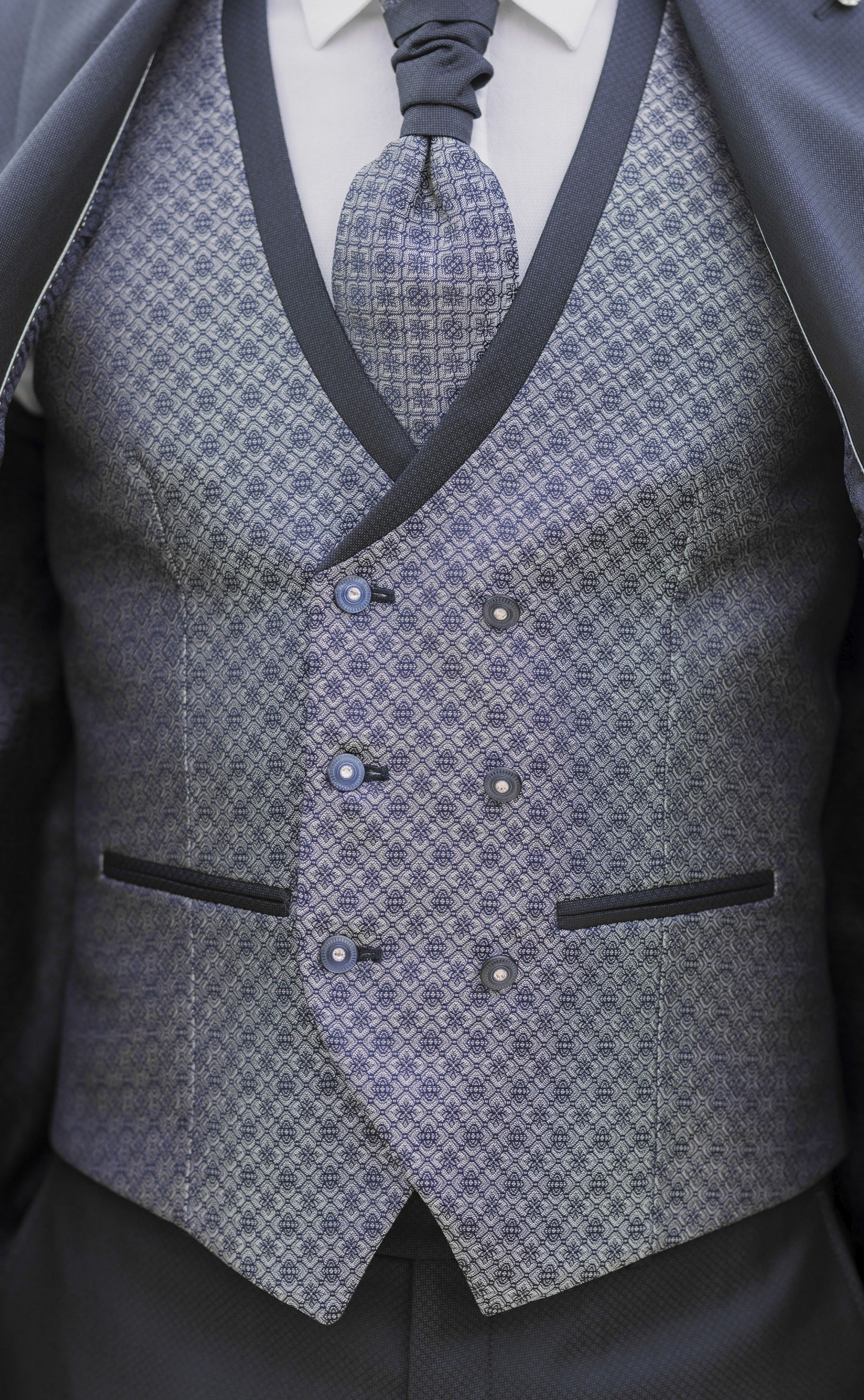 Costume de marié bleu foncé en laine et soie à micro-motif ? Tissu Tallia di Delfino 17.26.300