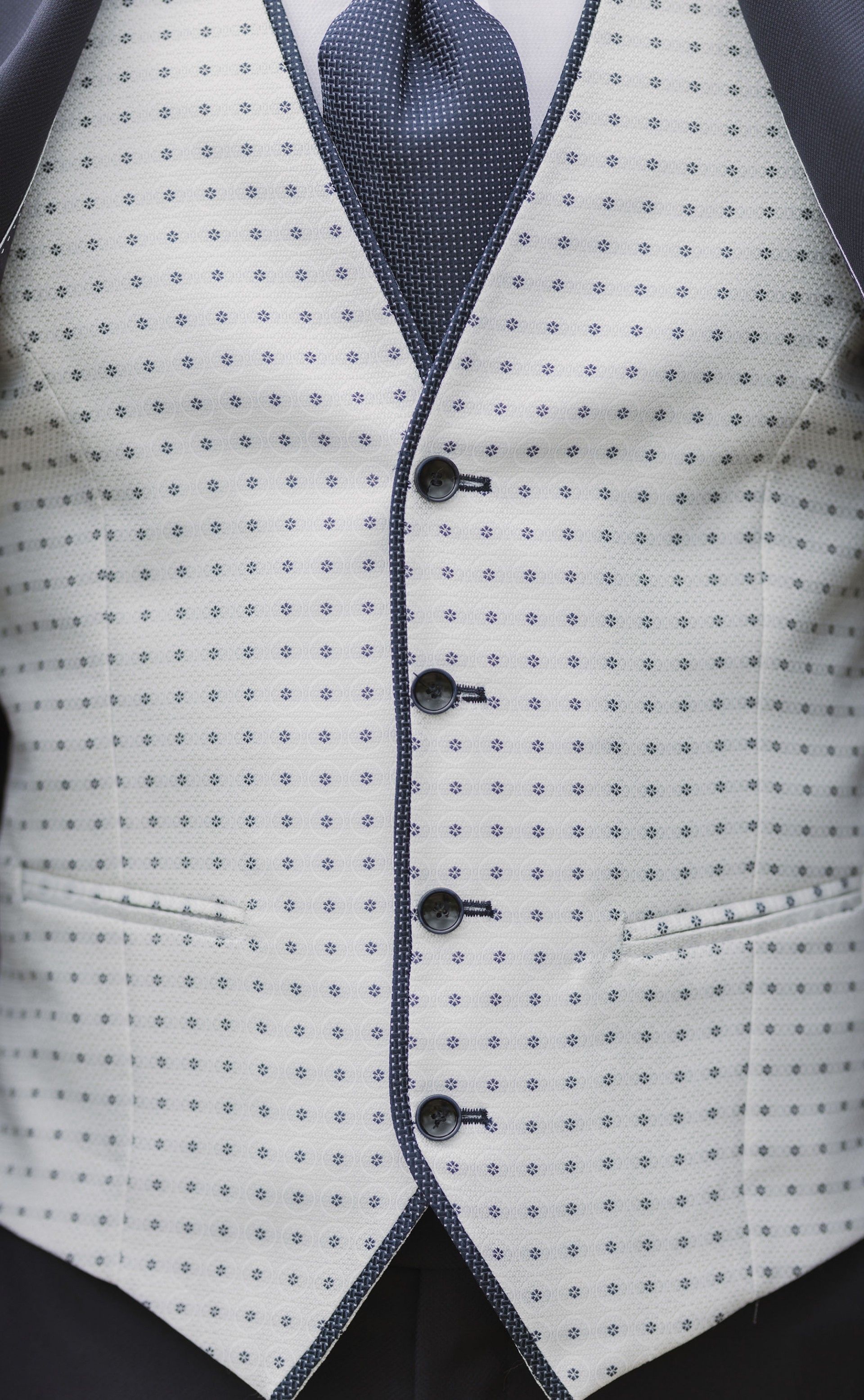 Costume de marié bleu foncé en laine à micro-motif ? Tissu Guabello 19.26.303