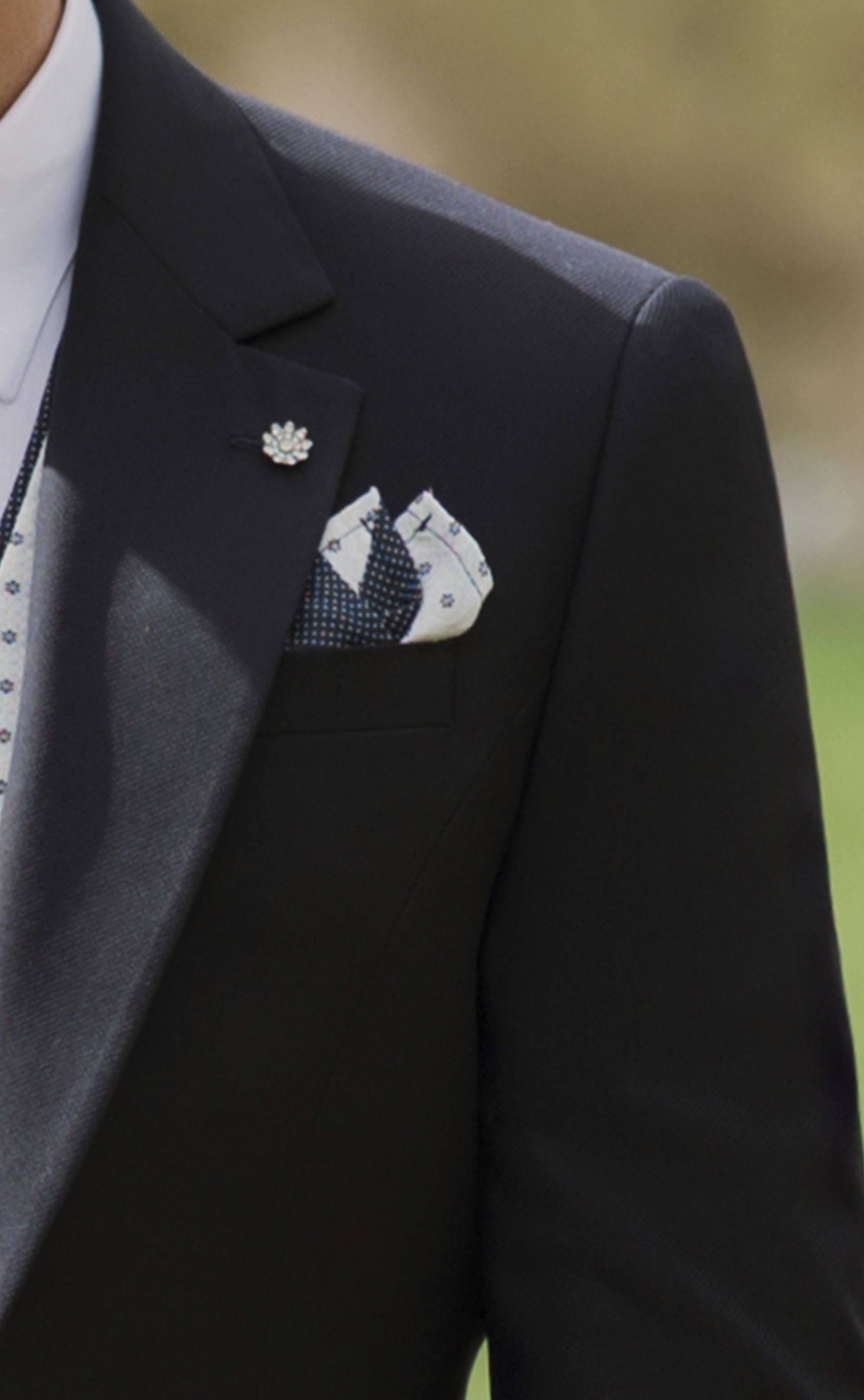 Costume de marié bleu foncé en laine à micro-motif ? Tissu Guabello 19.26.303