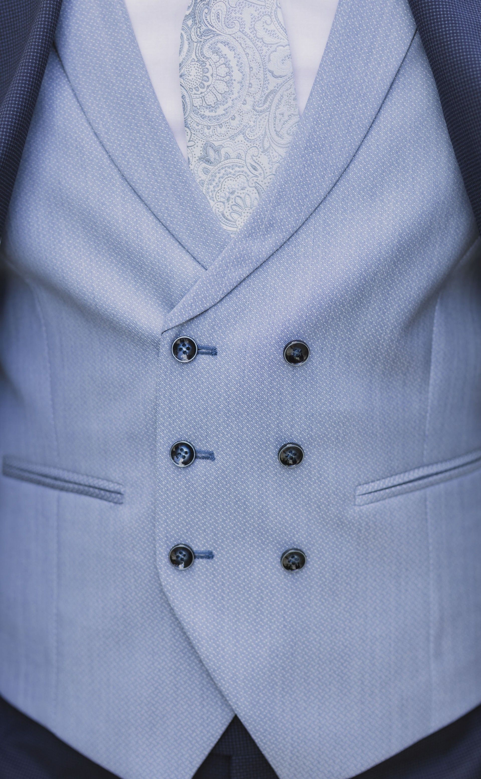 Chaqué de novio azul oscuro de lana con microdibujo ? Tejido Guabello 21.26.301A