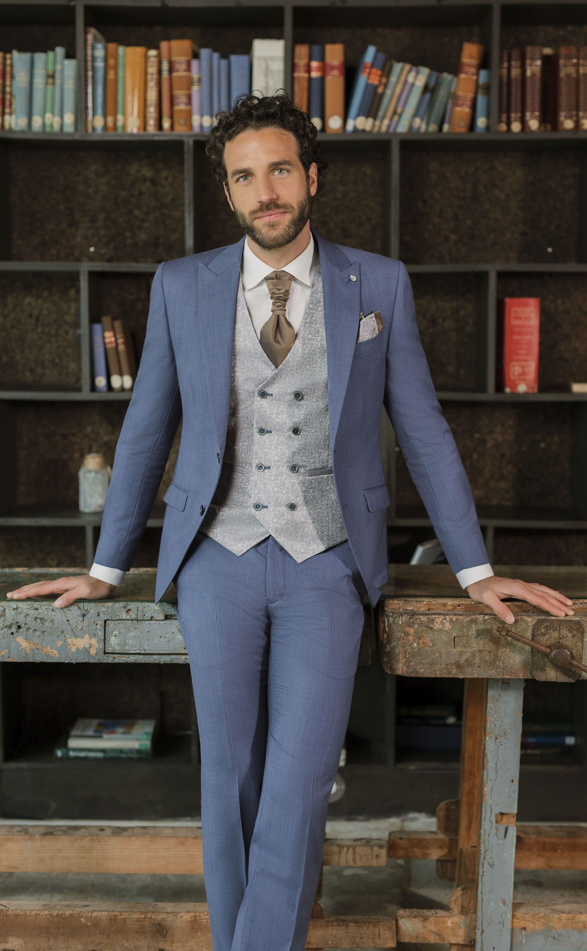 Traje de novio azul claro de lana con microdibujo ? Tejido Guabello 40.26.200