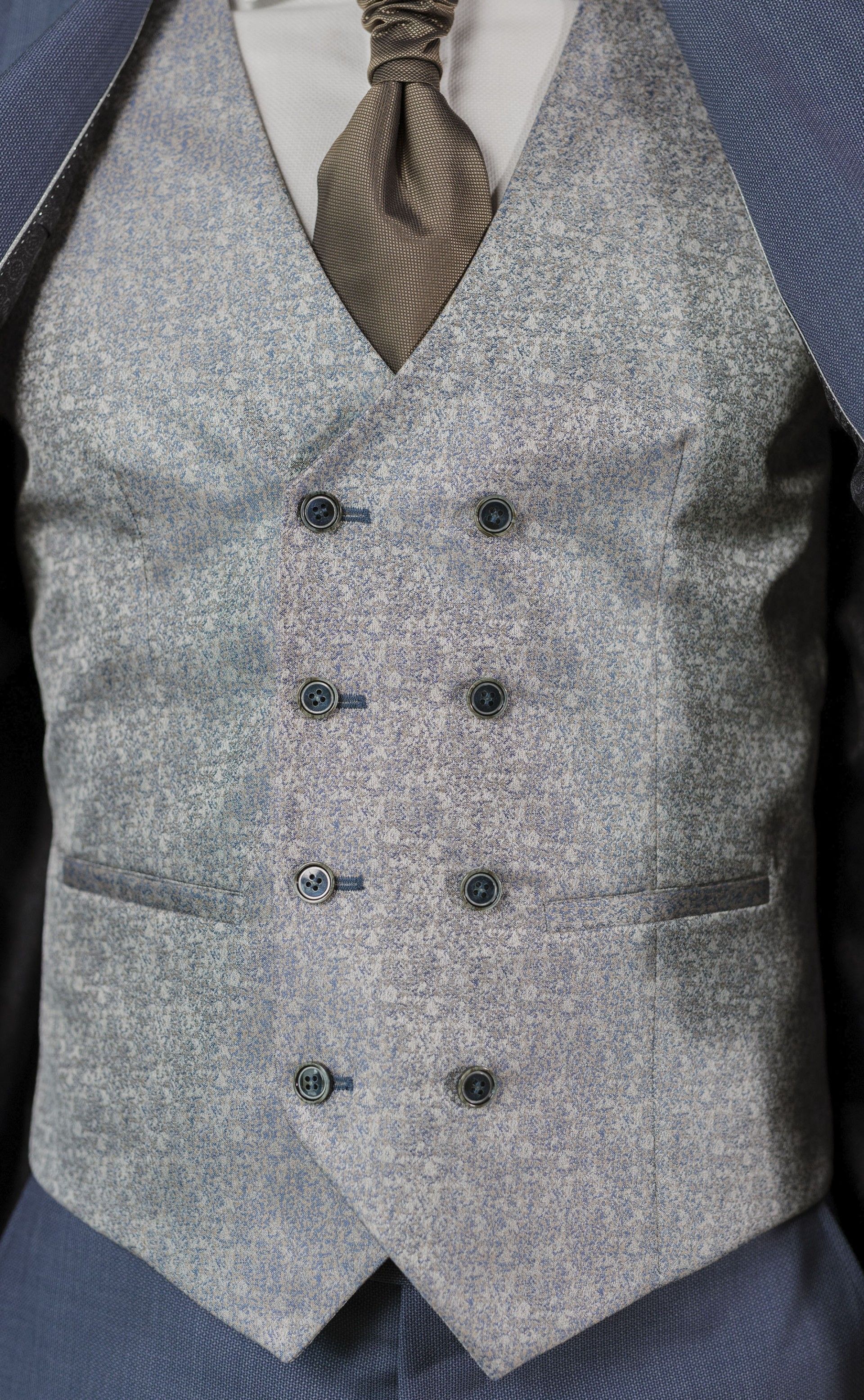 Traje de novio azul claro de lana con microdibujo ? Tejido Guabello 40.26.200