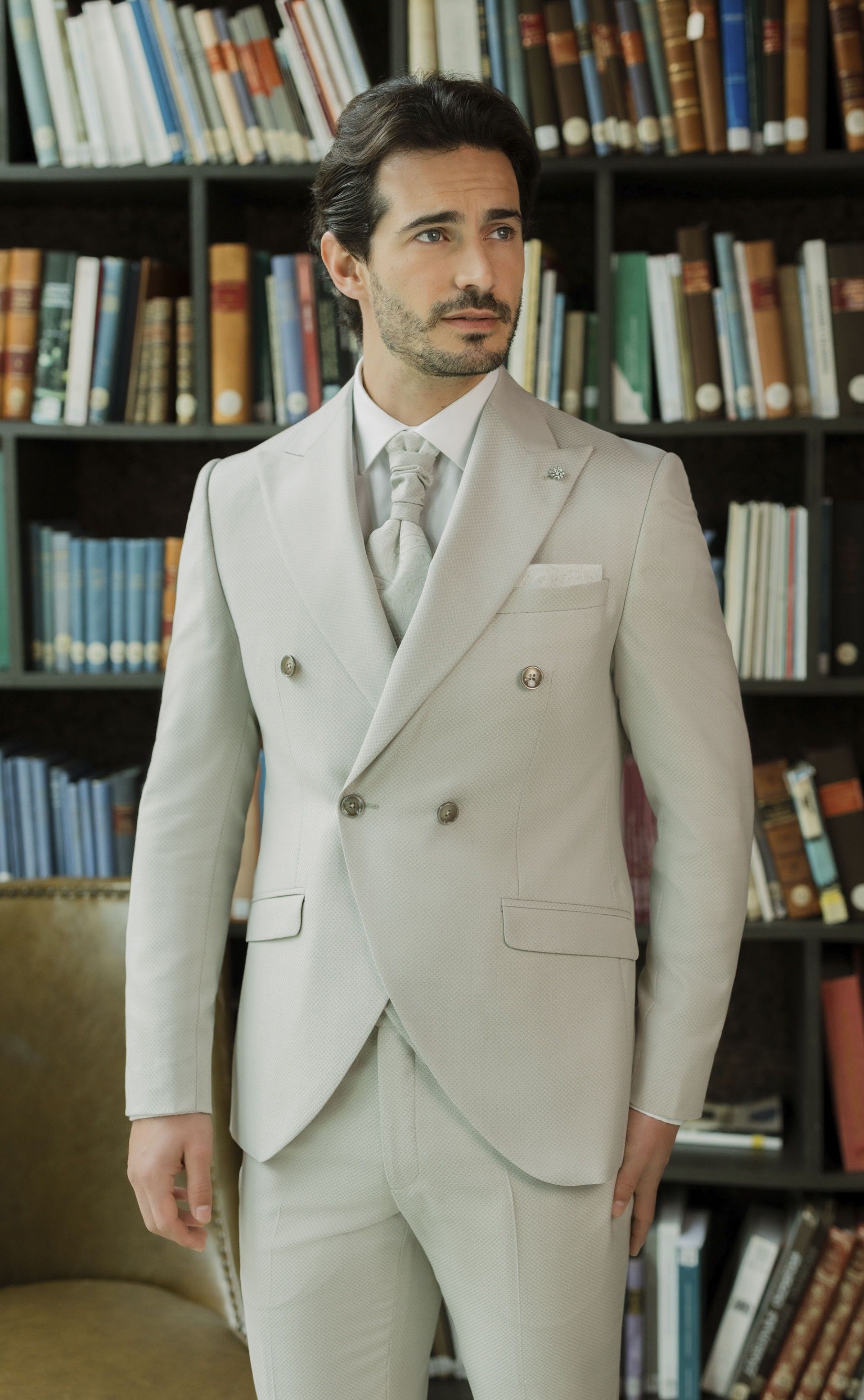 Traje de novio beige de lana con microdibujo ? Tejido Guabello 45.26.670