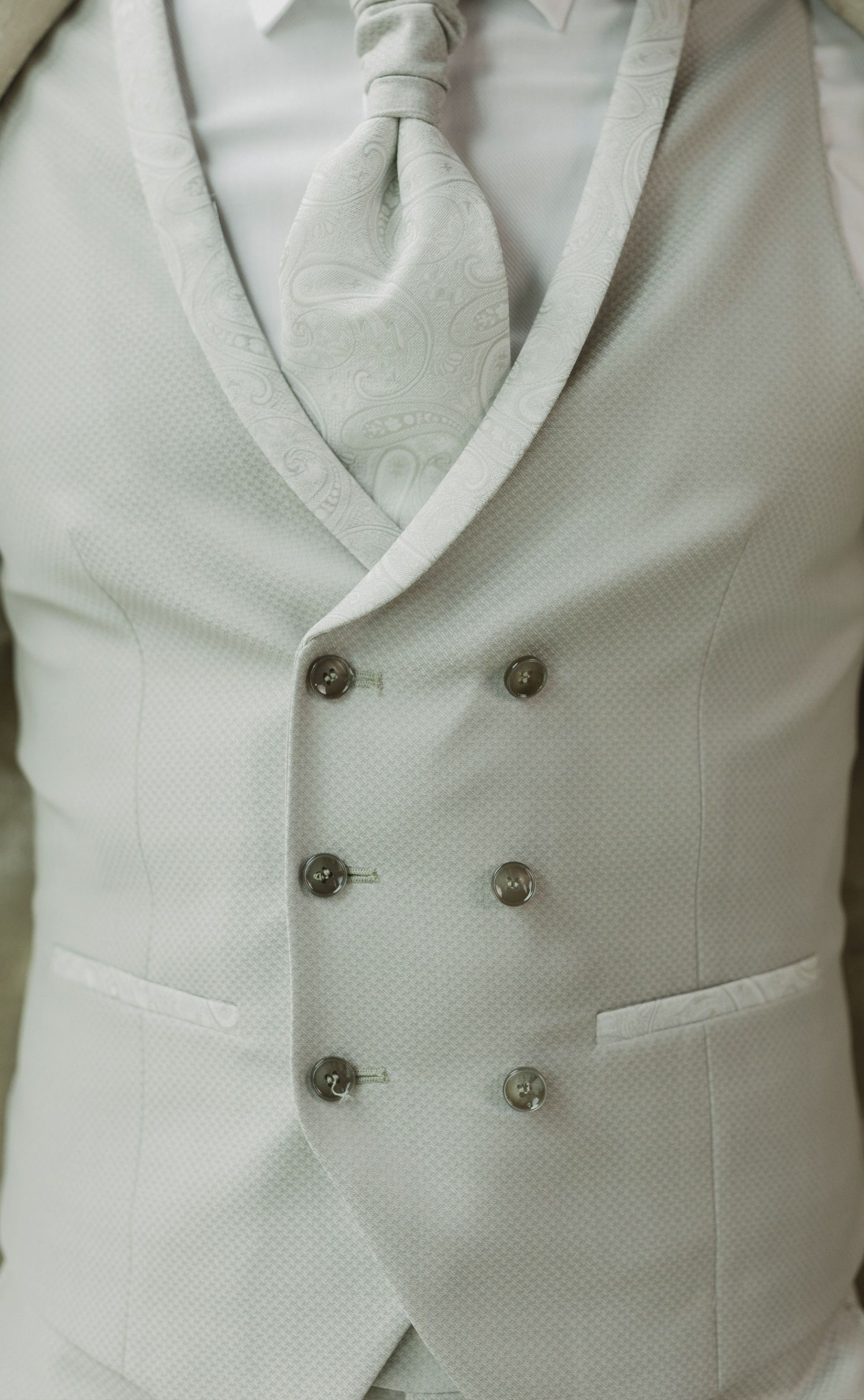 Traje de novio beige de lana con microdibujo ? Tejido Guabello 45.26.670