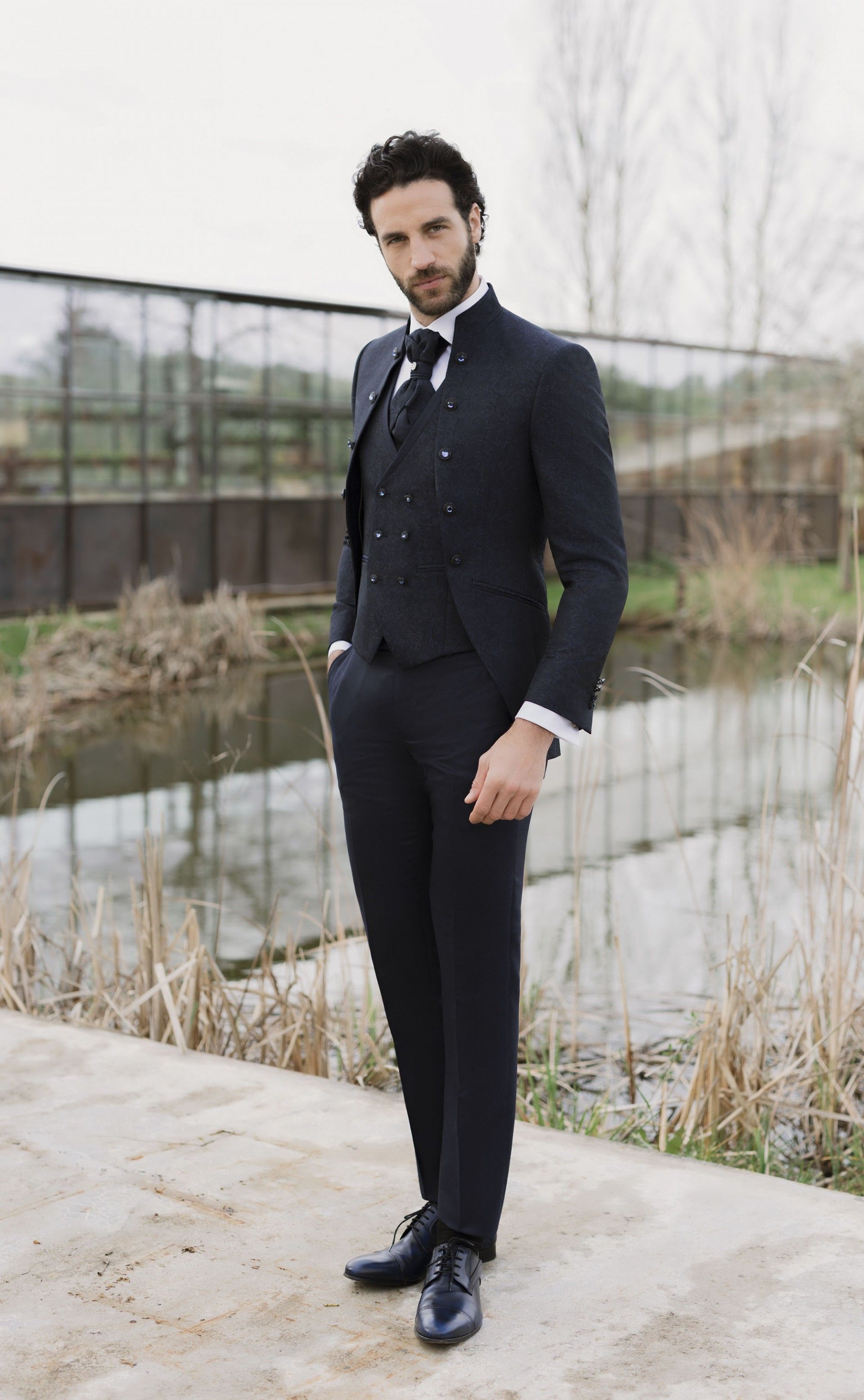 Traje de novio azul oscuro brocado 53.26.300