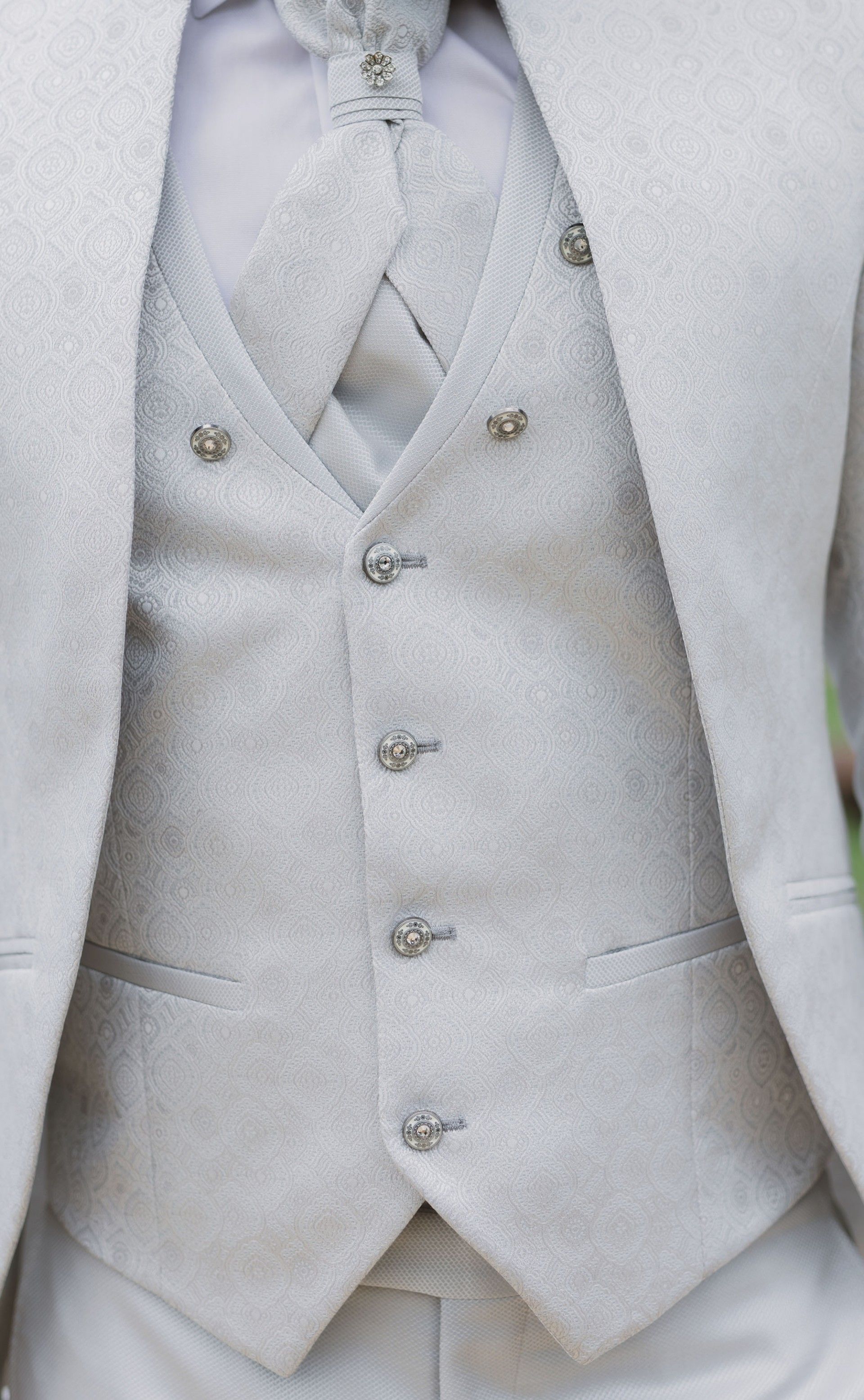 Traje de novio gris brocado 56.26.090