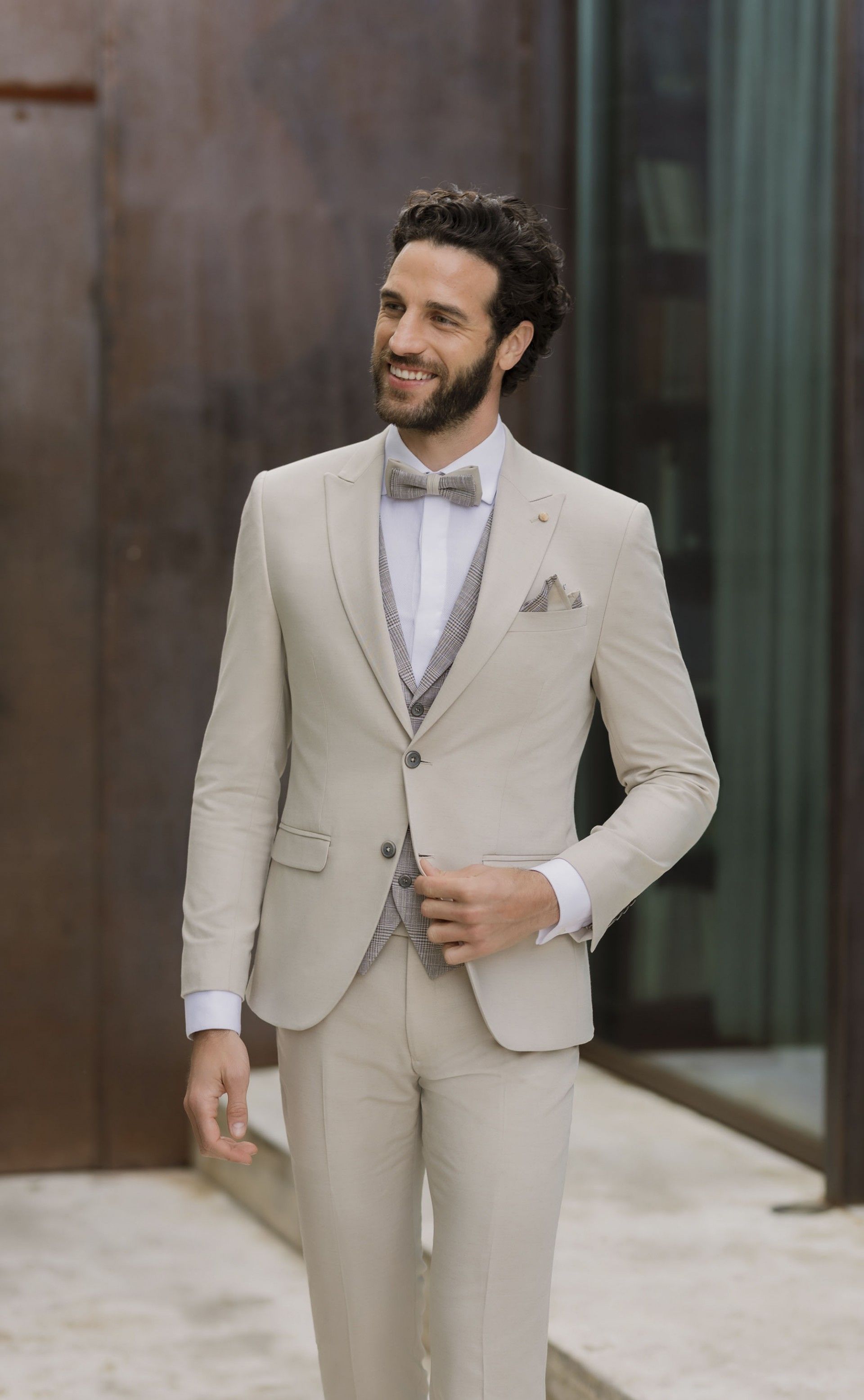 Beigefarbener Bräutigamanzug 74.26.690