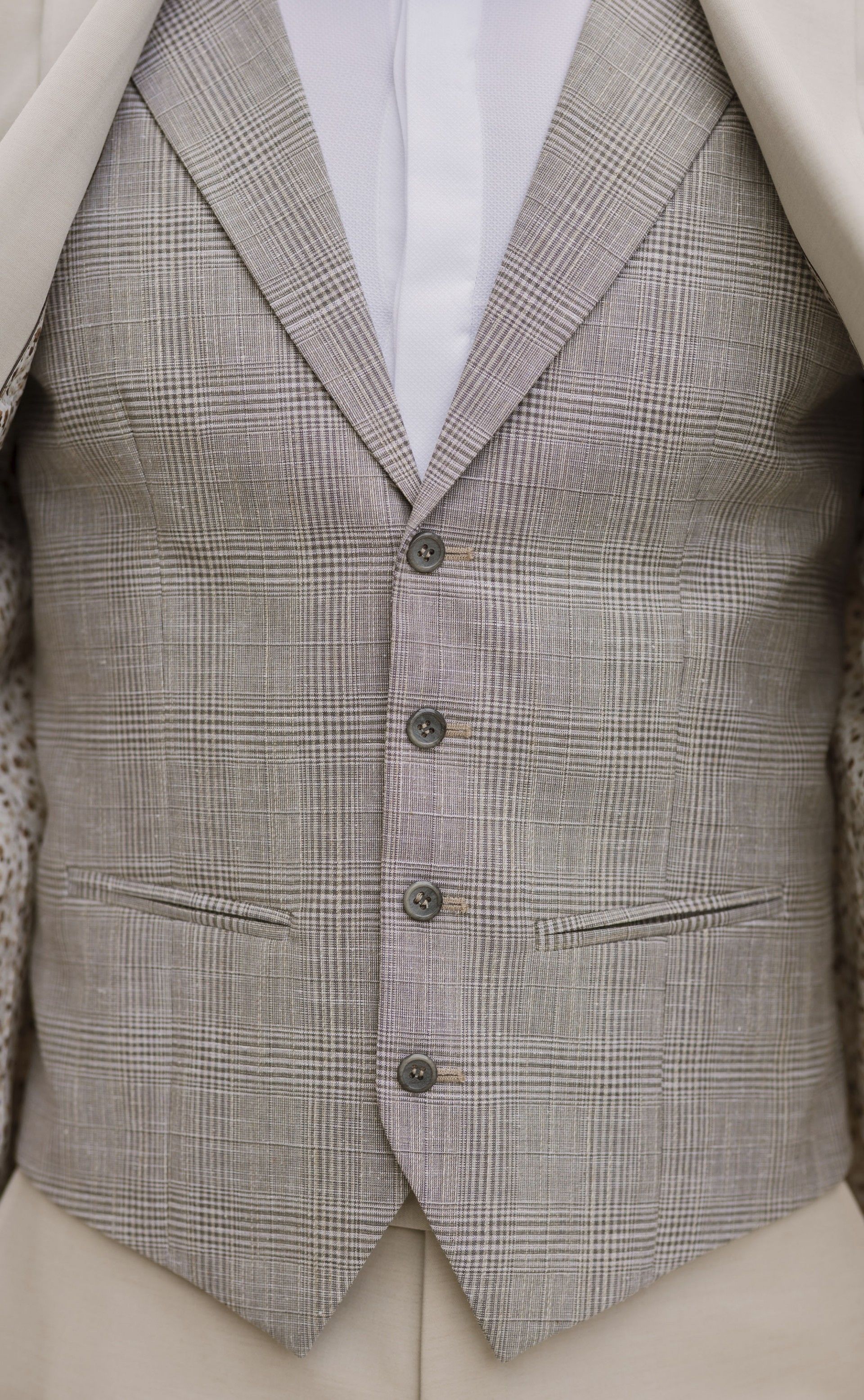 Beigefarbener Bräutigamanzug 74.26.690