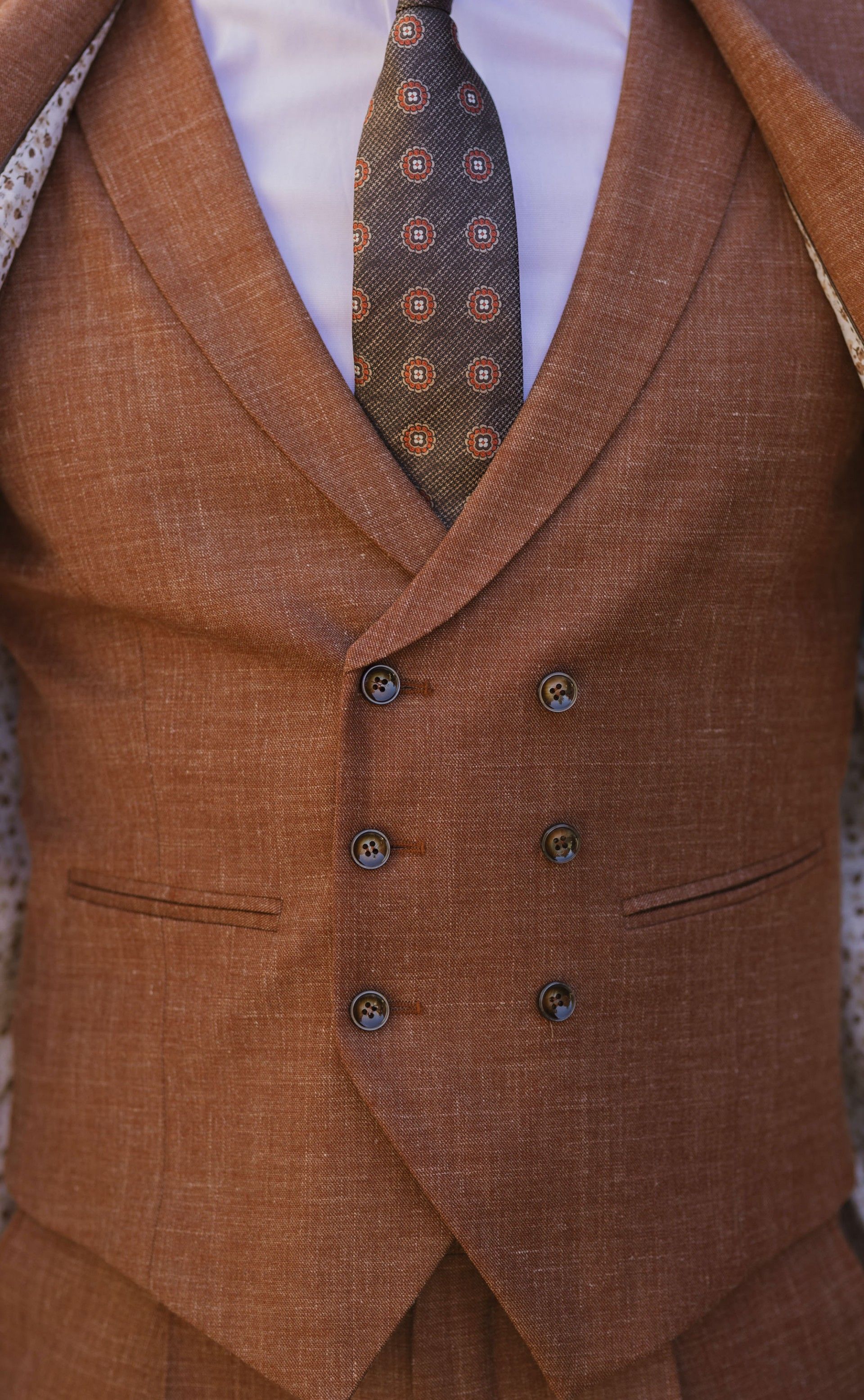 Terrakottafarbener Bräutigamanzug aus Wolle und Seide ? Stoff Zignone 78.26.760A