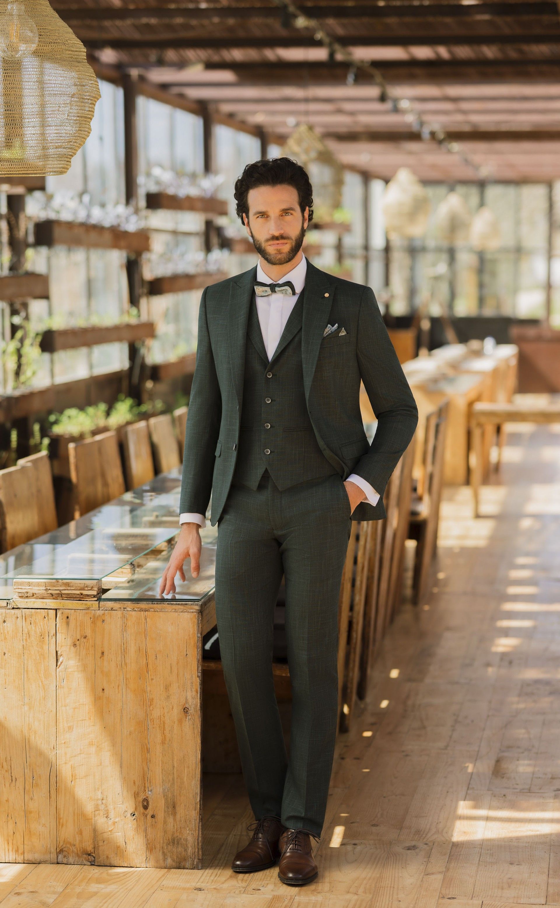 Dunkelgrüner Bräutigamanzug 83.26.900A