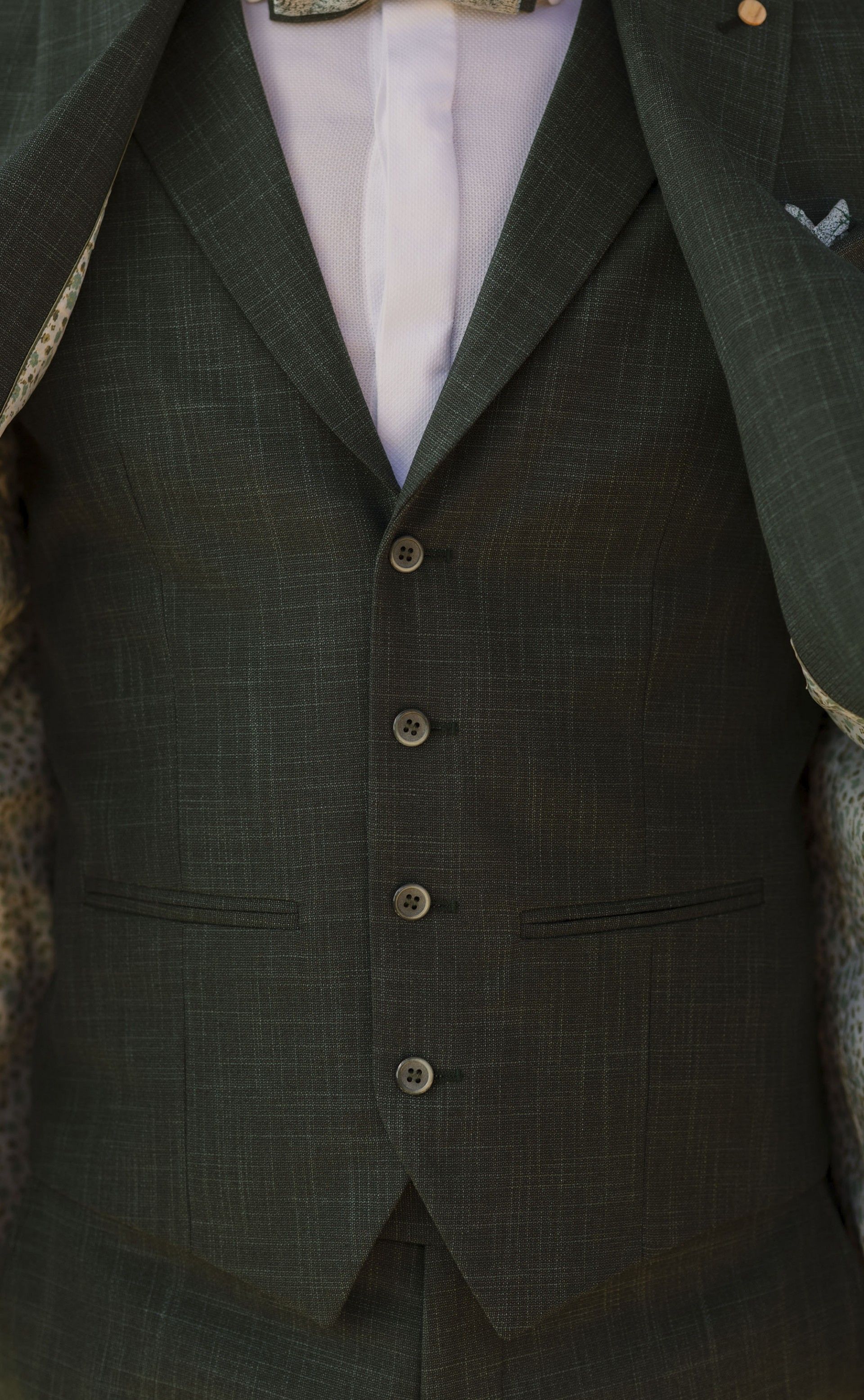 Dunkelgrüner Bräutigamanzug 83.26.900A