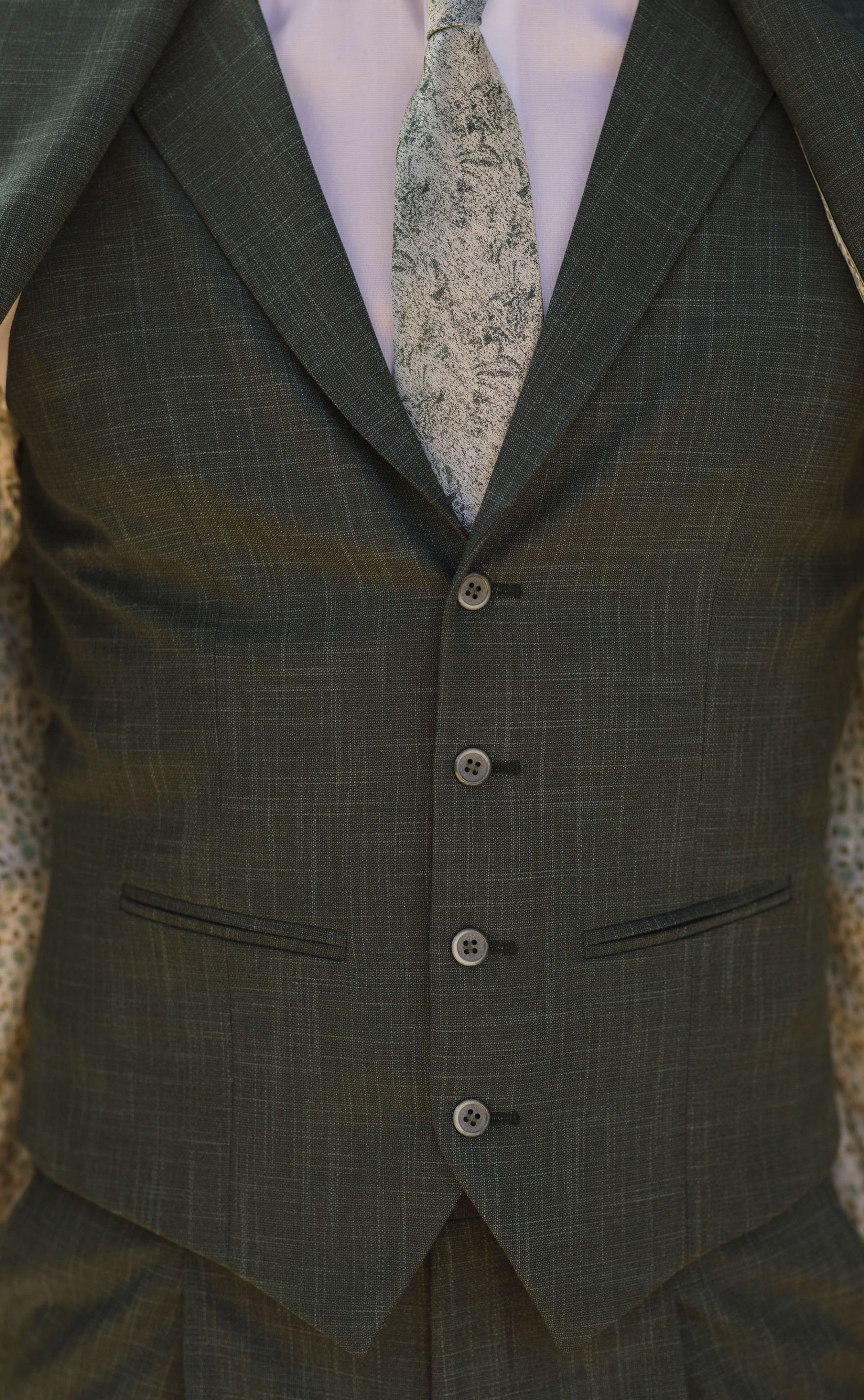 Dunkelgrüner Bräutigamanzug 83.26.900B