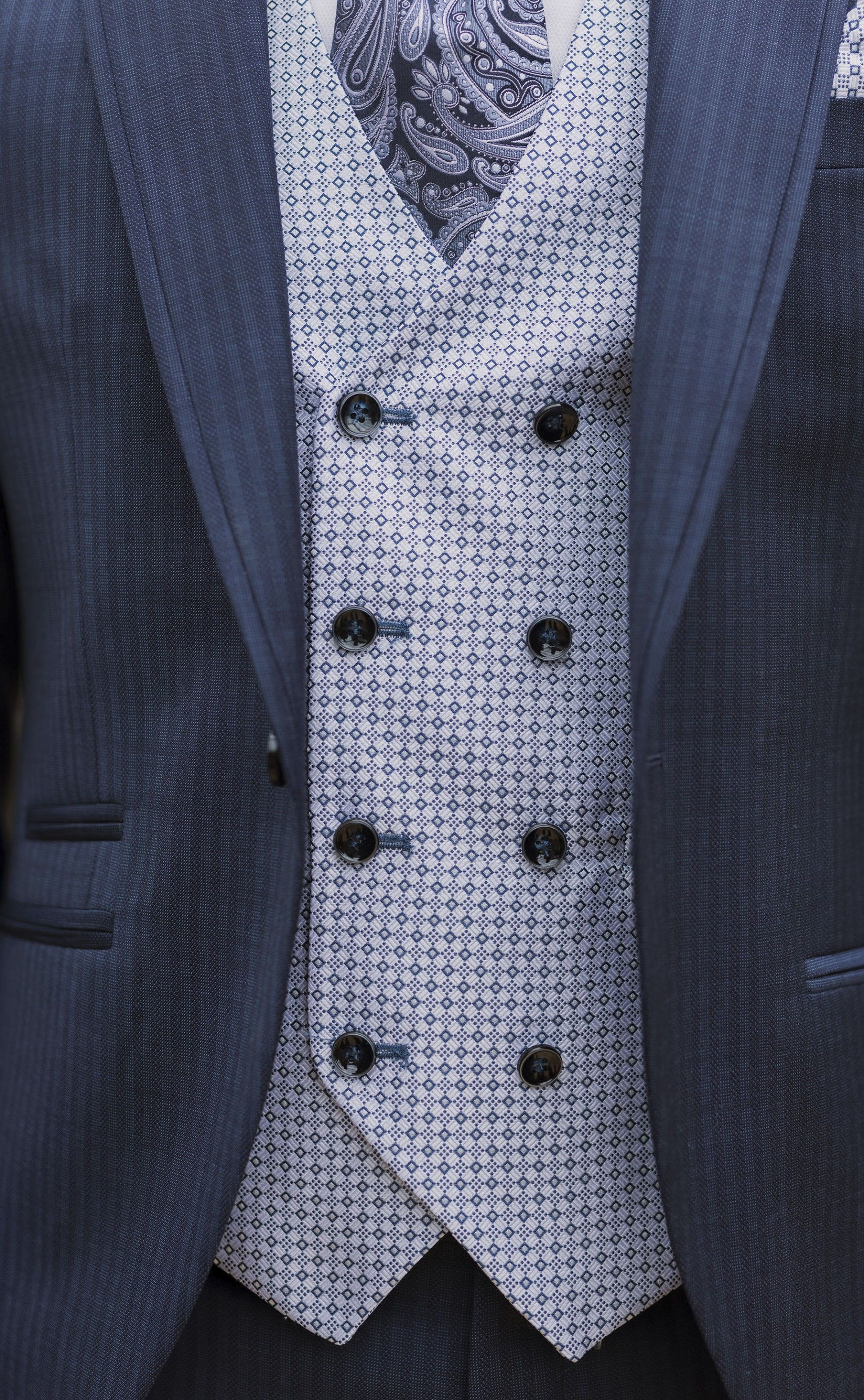 Traje de novio azul oscuro de lana con rayas ? Tejido Guabello 04.26.310